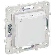 Розетка 1-м SKANDY 16А IP44 с заземл. защ. шторки с крышкой SK-R11W арктич. бел. IEK SK-R16-16-44-K01